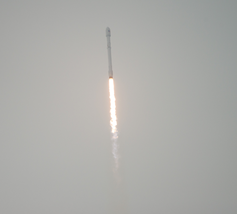 Illustration for article titled Here's the Behind-the-Scenes Story of SpaceX's Rocket Launch and Landing Attempt